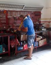 Cable Guy på bilverkstad i Alghero