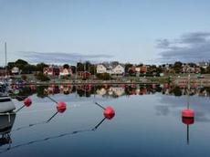 Sandvik på Öland, röda stugor och bojar