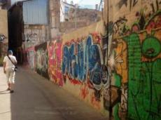 Valencia är kontrasternas stad - en parallellgata till Calle Valencia är kontrasternas stad - en parallellgata till Calle