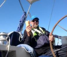 Frukostbaguette och kaffe ute på havet Frukostbaguette och kaffe ute på havet
