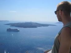 Joachim ser ut från Fira i Santorini