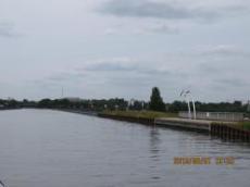 Akvedukten i minden under kanalen passerar floden Wesel