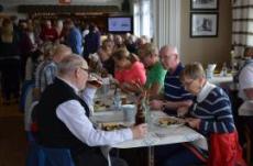 Vänner och släkt på lunch